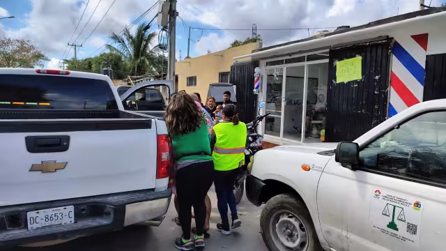 Ante la falta de la presencia de la unidad médica en el lugar fue trasladada a bordo de una camioneta particular