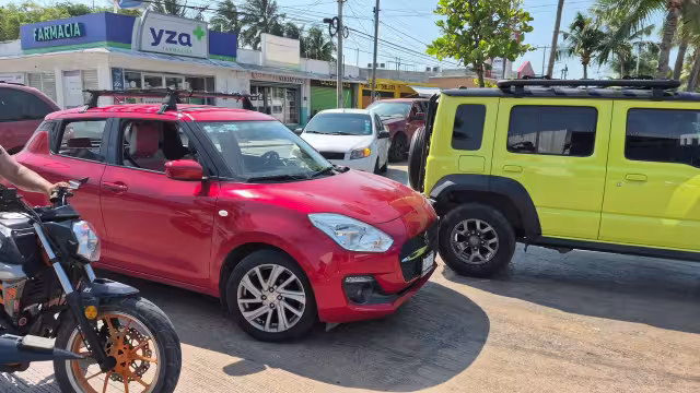 Tránsito atiende choque menor en colonia Playa Norte