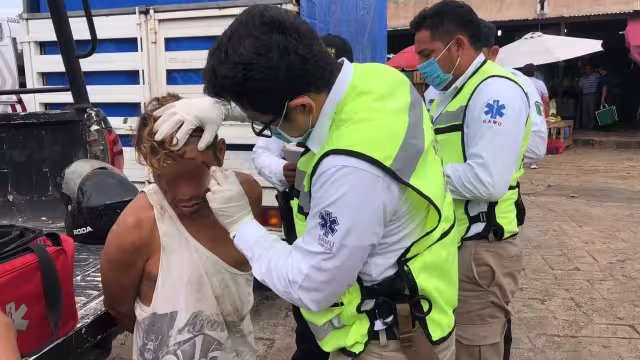 El llamado Burrito, aseguran los mismos locatarios, se encontraba bajo los influjos del alcohol y las drogas durante el asalto; fue neutralizado al momento