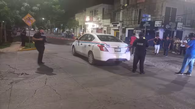 El conductor del taxi fue asegurado tras el accidente