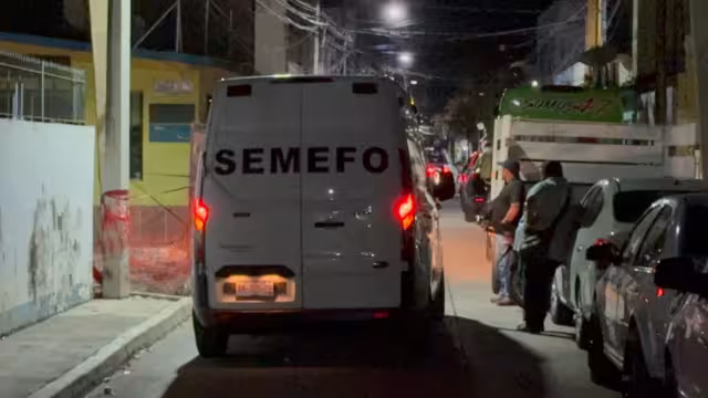 SEMEFO levanta cuerpo tras hecho violento en vivienda