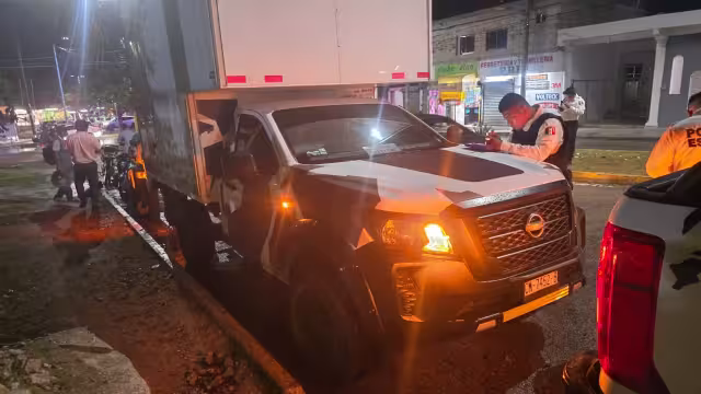 Agentes policiacos llegaron al lugar de los hechos y tomaron conocimiento.