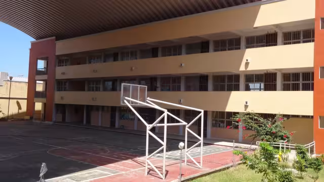 Asimismo el mandatario señalo que una vez vacunados todos los maestros, administrativos de sector educativo y los adultos mayores ya se podrán reiniciar las labores en escuelas con protocolos de cuidados