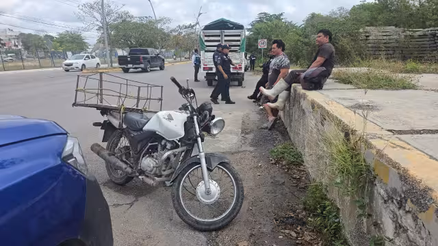Motociclista resulta con golpes en percance vial