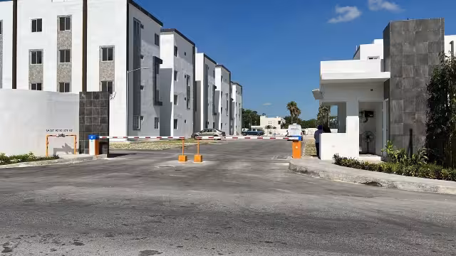 El guardia de seguridad del edificio informó que ambos asesinatos ocurrieron aproximadamente a las 19:00 horas del martes