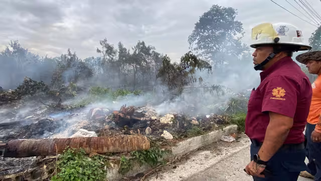 Siniestro en Siglo XXI: maleza y basura alimentaron las llamas