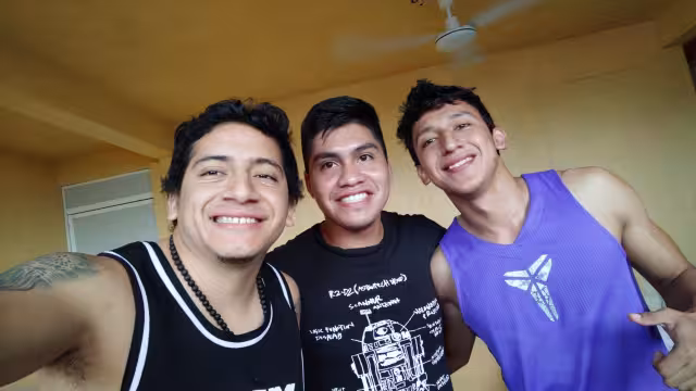 Con fotografías, recordaron al basquetbolista fallecido en redes sociales; enviando el pésame a la familia de Leonardo Martínez