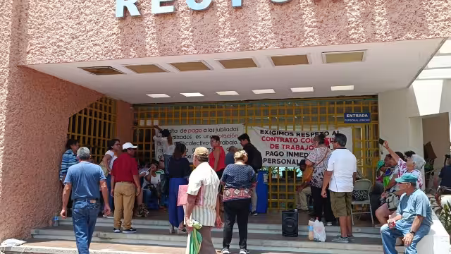 Rectora de la Universidad Autónoma del Carmen se da a la fuga