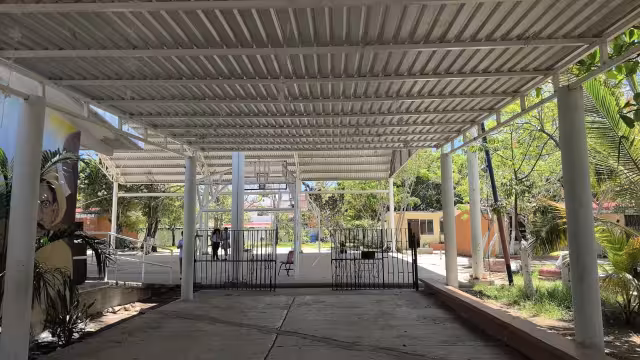 Fallas eléctricas afectan clases en la Alicia María Calderón de Avilés