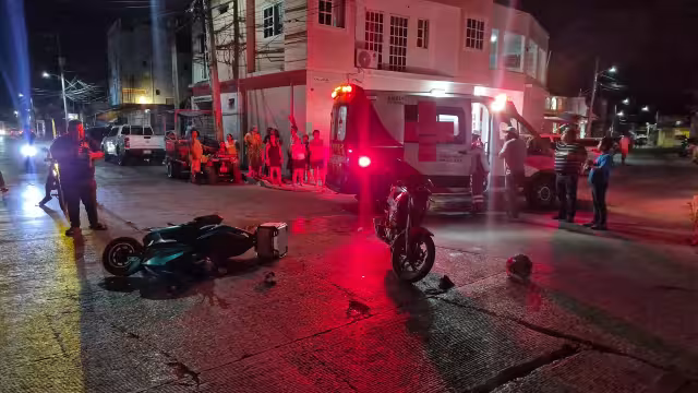 Dos mujeres resultaron lesionadas tras un choque entre motocicletas en la colonia Manigua.