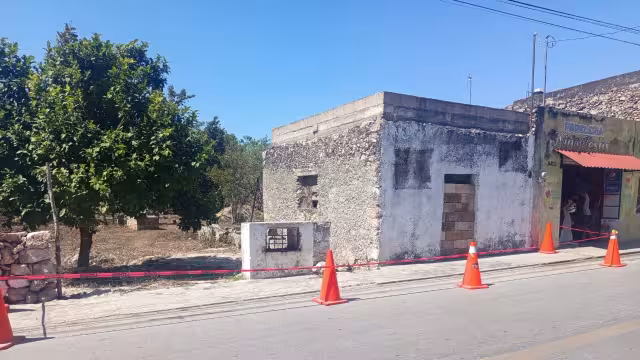 En un predio frecuentado por bebedores, vecinos reportaron que emanaba olor nauseabundo