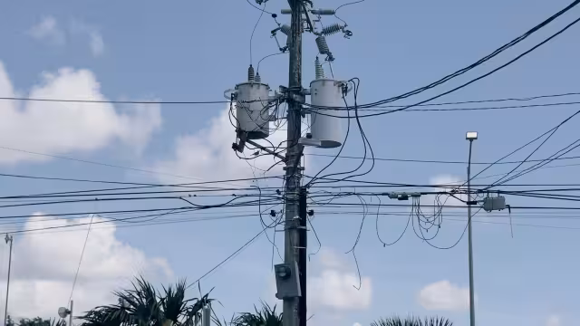 Ante los daños de aparatos electrónicos, vecinos han tenido que gastar más dinero en reparaciones