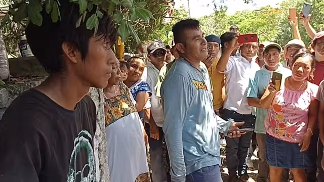 Los hombres tenían las motocicletas escondidas en el monte