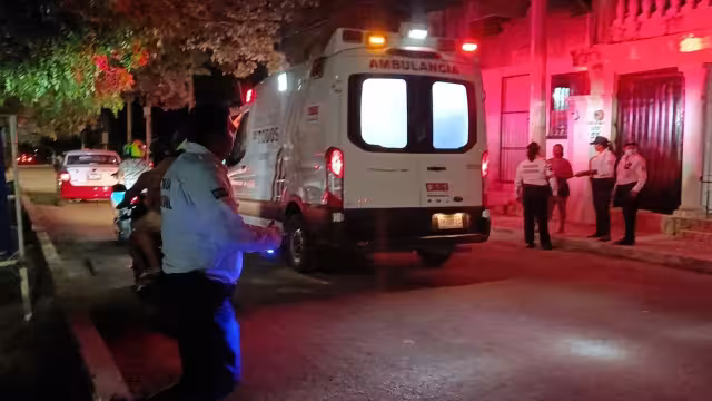 Al lugar arribaron elementos de la Cruz Roja para dar atención a la mujer