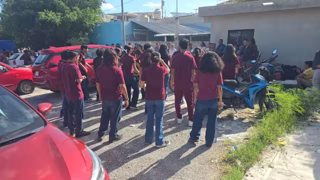 Protesta estudiantil obliga a dar clases fuera del Cecytec Concordia