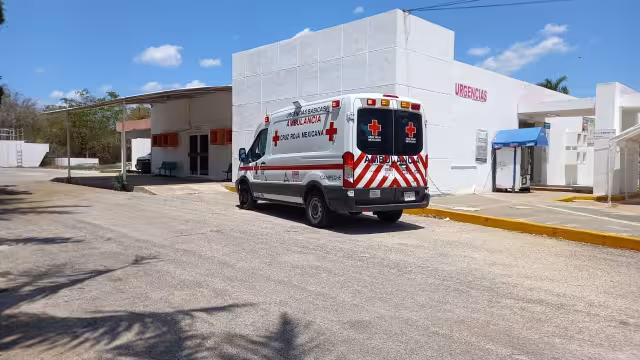 La madre recibió apoyo de la ambulancia de la Cruz Roja para el traslado