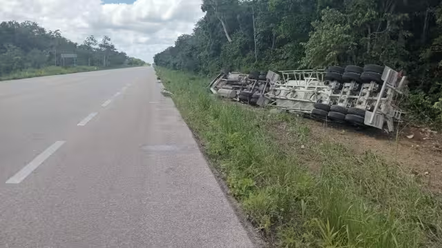 No se registraron heridos en el accidente en la vía corta Chetumal - Mérida