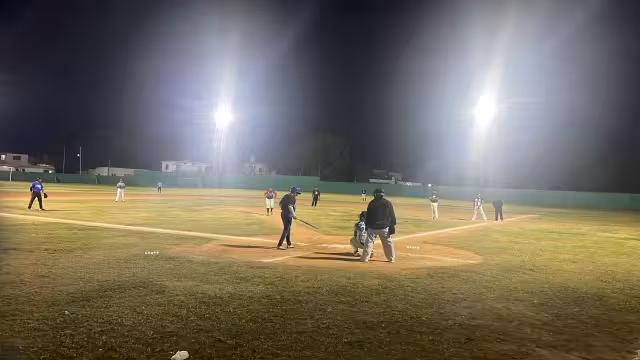 El campo volvió a llenarse de vida con el buen juego de ambos equipos.