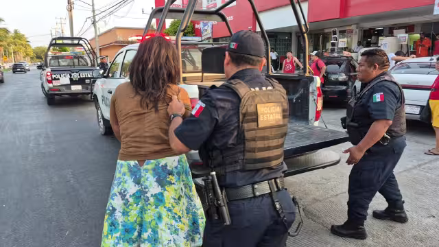 Un hombre fue detenido tras presuntamente intentar atacar con un cuchillo a un ciudadano en Ciudad del Carmen.