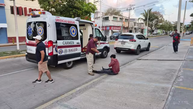 Motociclista resulta lesionado tras chocar contra un perro en Campeche.