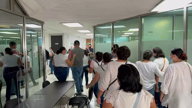 Los maestros que se manifestaron en la SEQ prohibieron la entrada del personal de la dependencia estatal en Chetumal