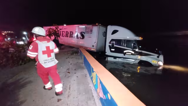 La unidad acabó en el agua