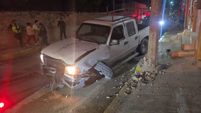 El conductor bajo los efectos del alcohol provocó severos daños.