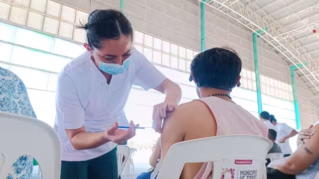 Médicos acusan a la desinformación por la poca afluencia de jóvenes a vacunarse en Ciudad del Carmen