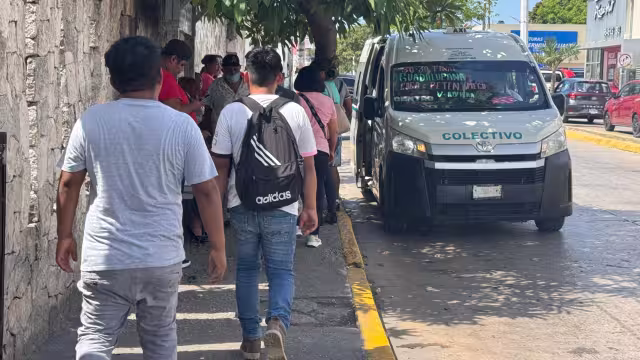 Sindicato analiza aumento de tarifa en combis de Playa del Carmen.
