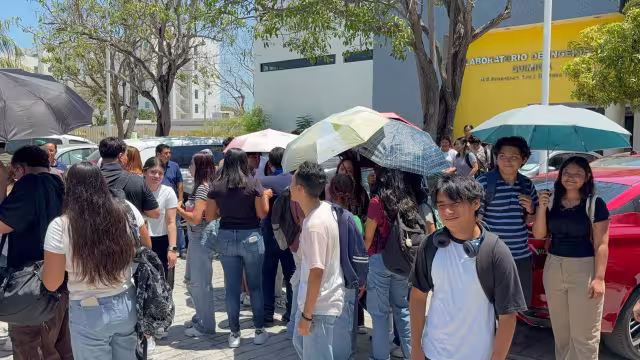 Miles participaron en el Primer Simulacro Nacional 2026 en Ciudad del Carmen.