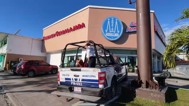 Detienen a hombre tras intento de robo en Farmacia Guadalajara de Ciudad del Carmen