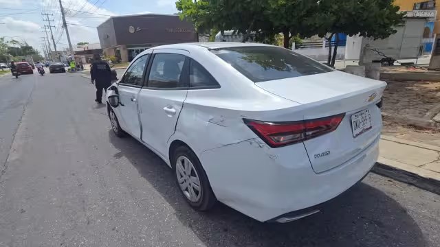Sin lesionados tras choque en acceso al malecón