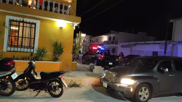 Varios de los agresores escaparon ahcia la playa