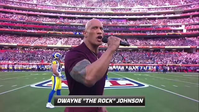 El luchador de la WWE tuvo una aparición especial en Los Ángeles, en el enfrentamiento  de los Bengals y Rams.