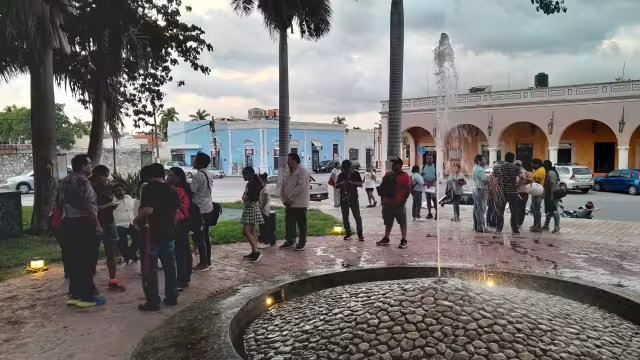 Marchan contra libros de Texto de la SEP en San Francisco de Campeche