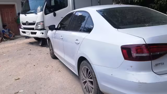 El regidor de Dzitbalche choca al no hacer caso de su propio alto