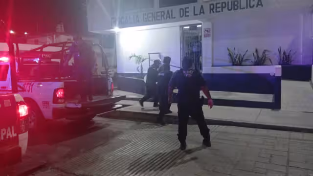 Detienen a hermanos armados tras enfrentamiento en Escárcega