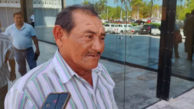 Tras vivir 36 años en la colonia Ampliación Sinaí, Víctor Manuel Bacab Caamal denuncia un intento de despojo del predio donde construyó su hogar.