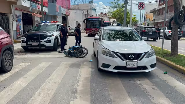 Choque por alcance en el barrio de San José deja a motociclista herido y caos vial
