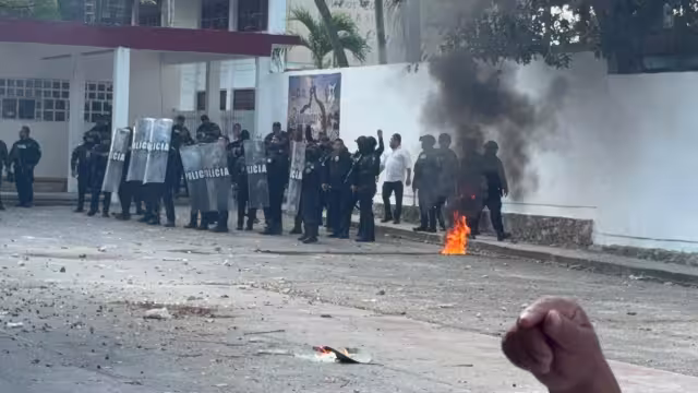 La movilización incluyó la presencia de policías, bomberos y fuerzas federales