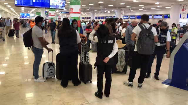 El aeropuerto de Cancún ha mantenido la cifra menor a 500 vuelos durnate esta semana