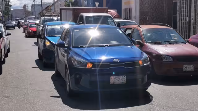 Más de 10 autos esperaban que se resolviera el accidente de tránsito