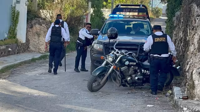 El fuego se originó por una fogata que se extendió hasta el auto