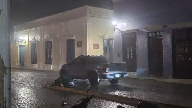 Se registra lluvia moderada a fuerte la noche de este lunes 2 de marzo en San Francisco de Campeche.