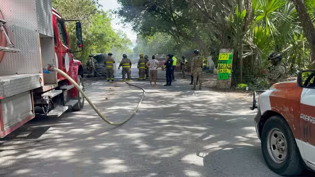 Los bomberos lograron sofocar el fuego y controlar la situación.