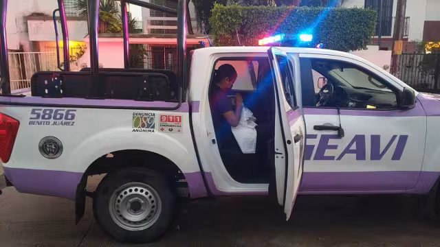 El GEAVI se presentó para recoger a la bebé. Foto: Por Esto!
