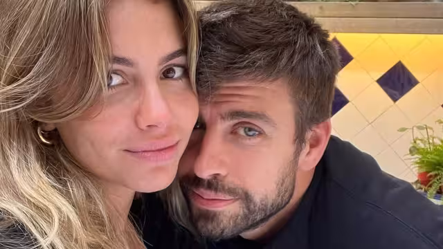 Piqué y Clara Chía ya no ocultan su amor