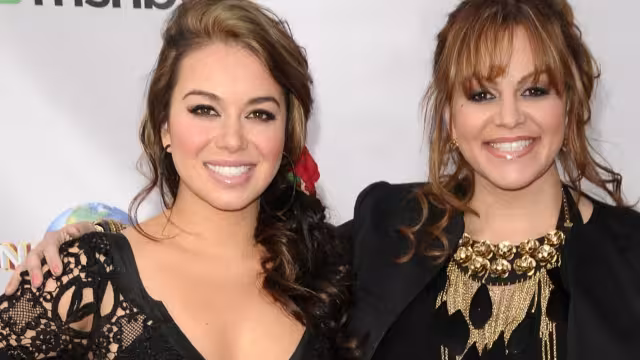 Chiquis rinde homenaje a Jenni Rivera en el décimo aniversario de su muerte