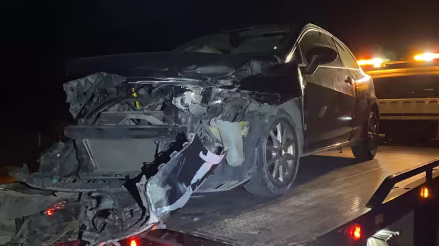 Fue a escasos metros de llegar al entronque con la avenida Maestros Campechanos cuando la mujer perdió el control de su unidad