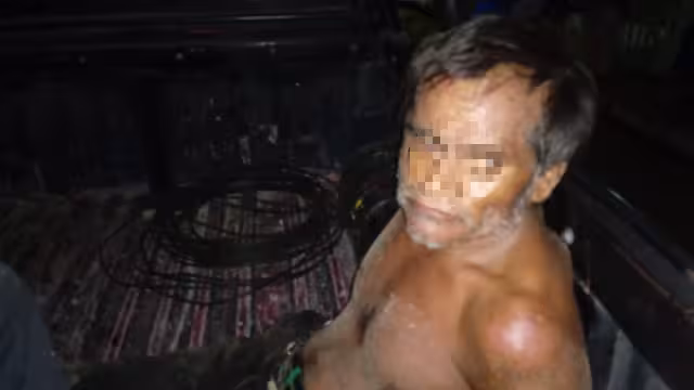 El grupo de vecinos se reunieron afuera del predio y se organizaron para tratar de ubicar y detener a la persona